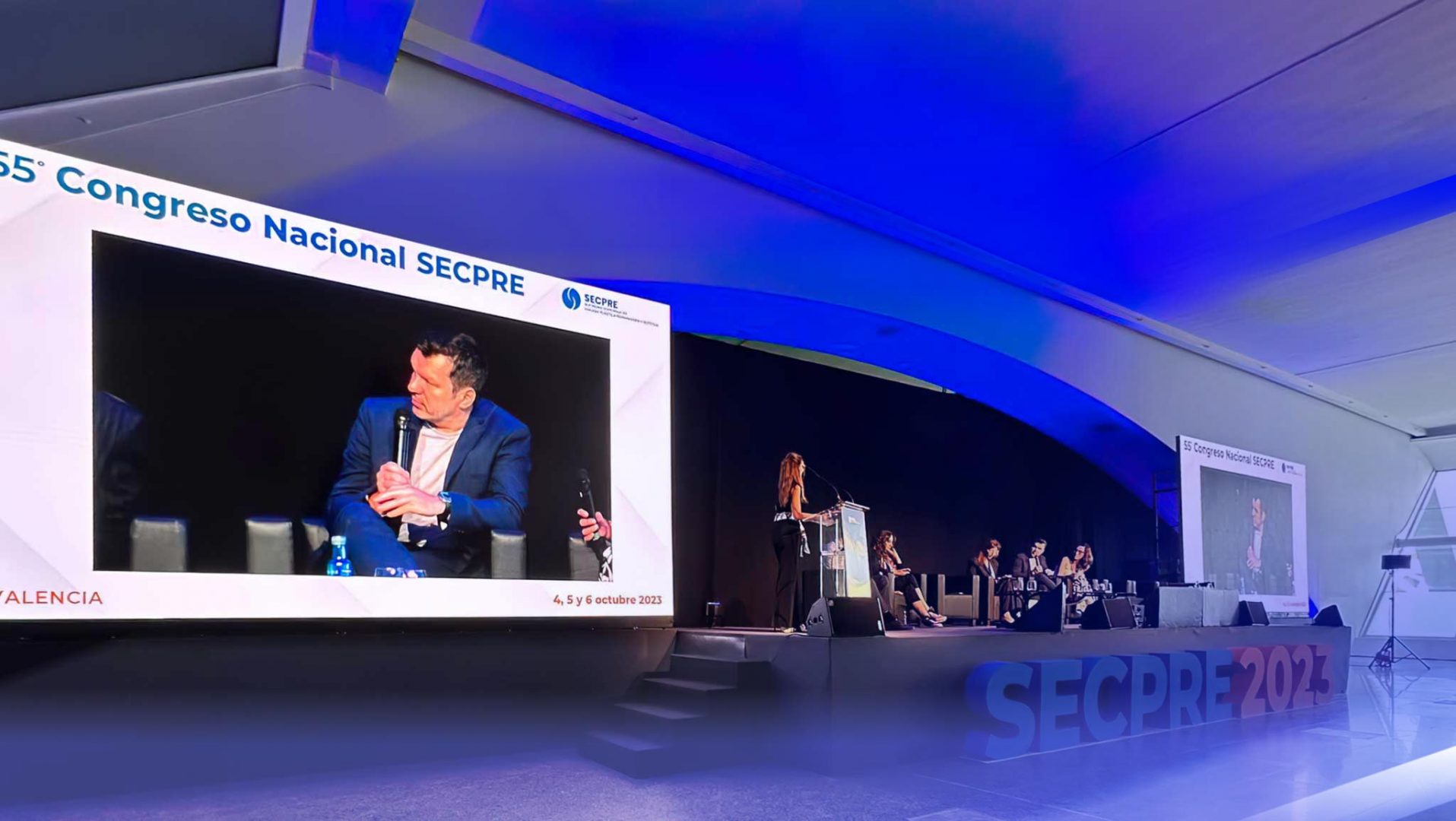 Dr. Simunec hält einen Vortrag auf dem 55 Congreso National SECPRE in Valencia