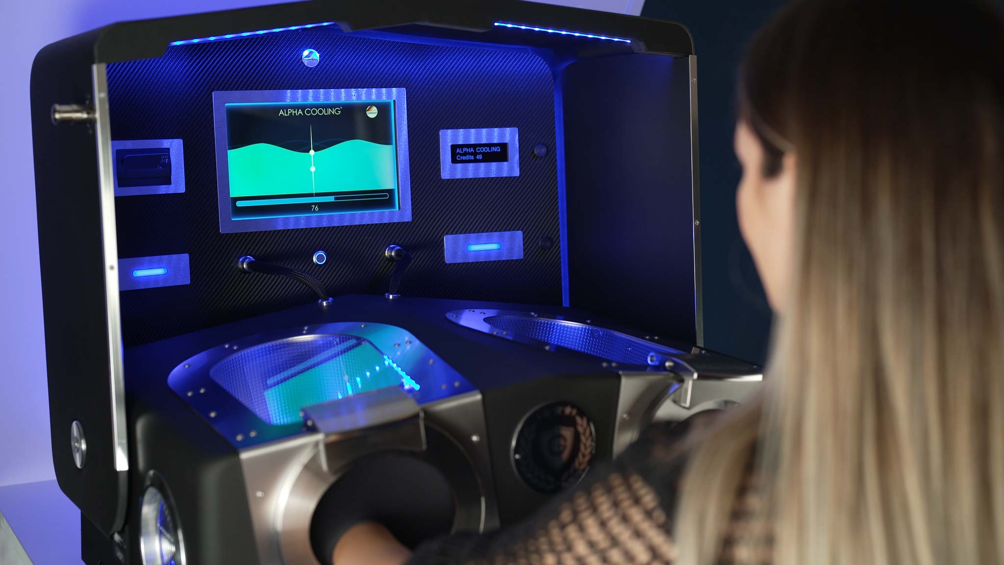 Patientin bei der Kälteanwendung Alpha Cooling Professional (ACP)